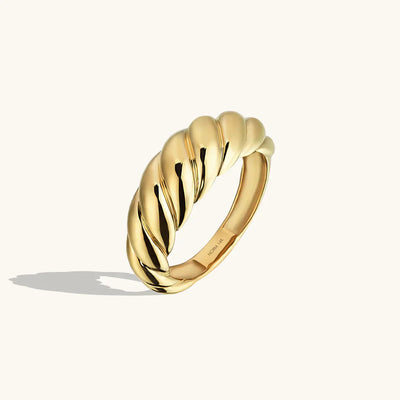 Arianwen | Modern Swirl Gold Ring