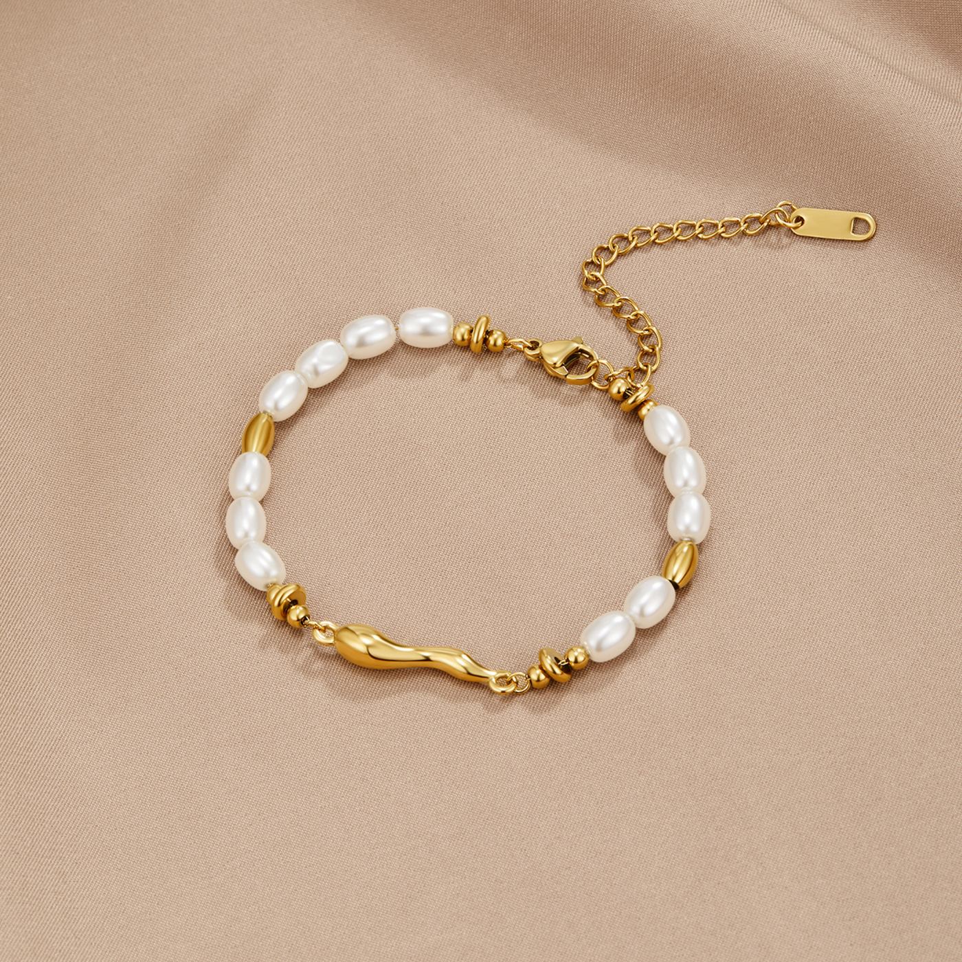 Veradis | Gold Wave Pearl Bracelet