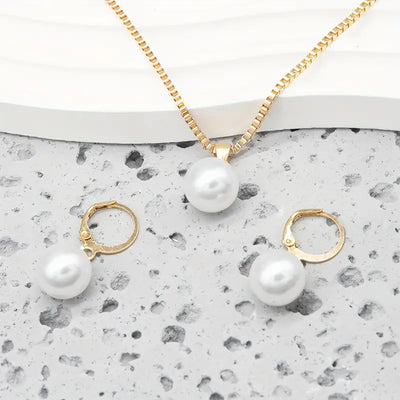 Leofwyn | Gold Pearl Dangle Jewelry Set