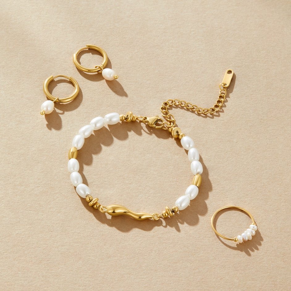 Veradis | Gold Wave Pearl Bracelet